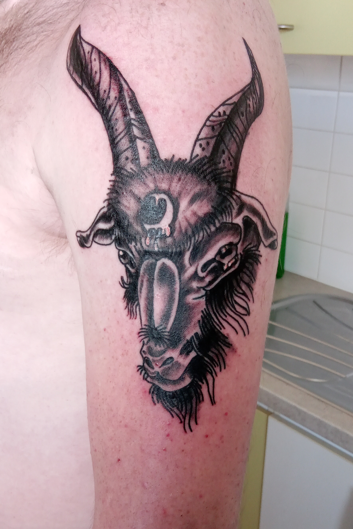 Traditional tattoo piece by Camelot Rose